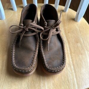 Pre-owned Big Kids Clark Wallabees size 3.5w